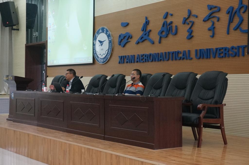 报告会现场一